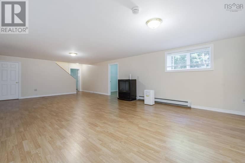 152 Roxbury Crescent — photo 35 of 40