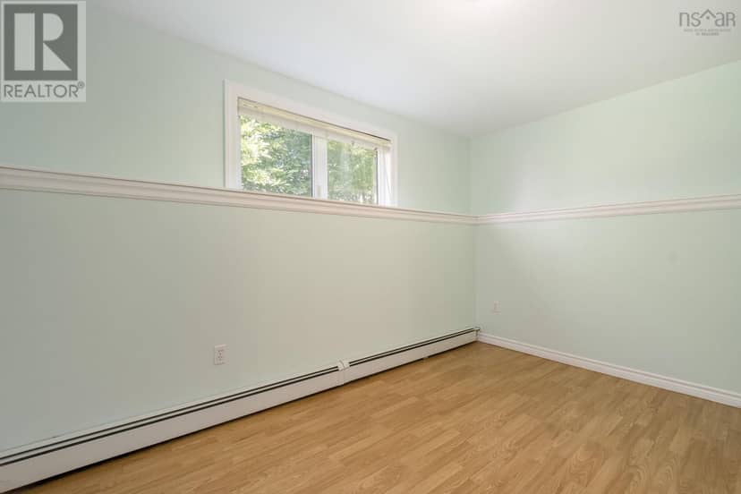 152 Roxbury Crescent — photo 37 of 40