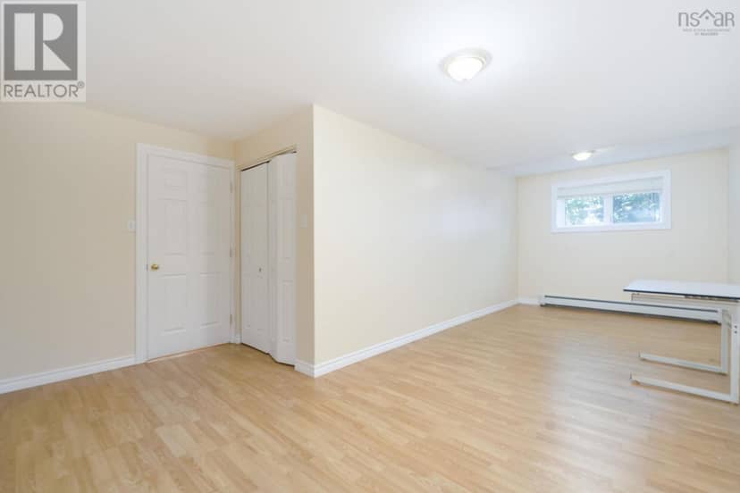 152 Roxbury Crescent — photo 40 of 40