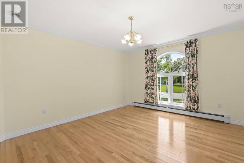 152 Roxbury Crescent — photo 19 of 40