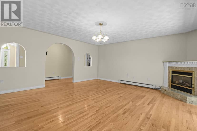 152 Roxbury Crescent — photo 7 of 40