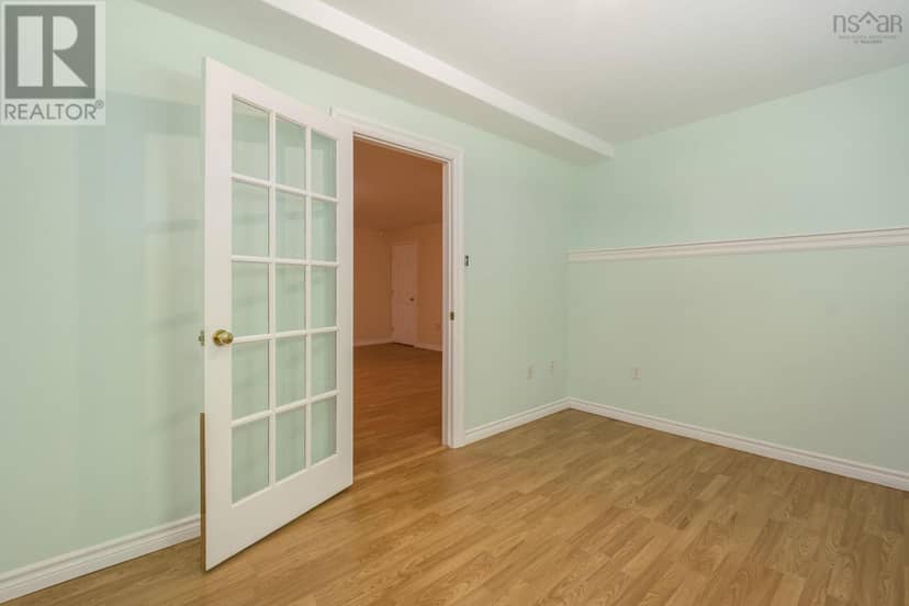 152 Roxbury Crescent — photo 38 of 40
