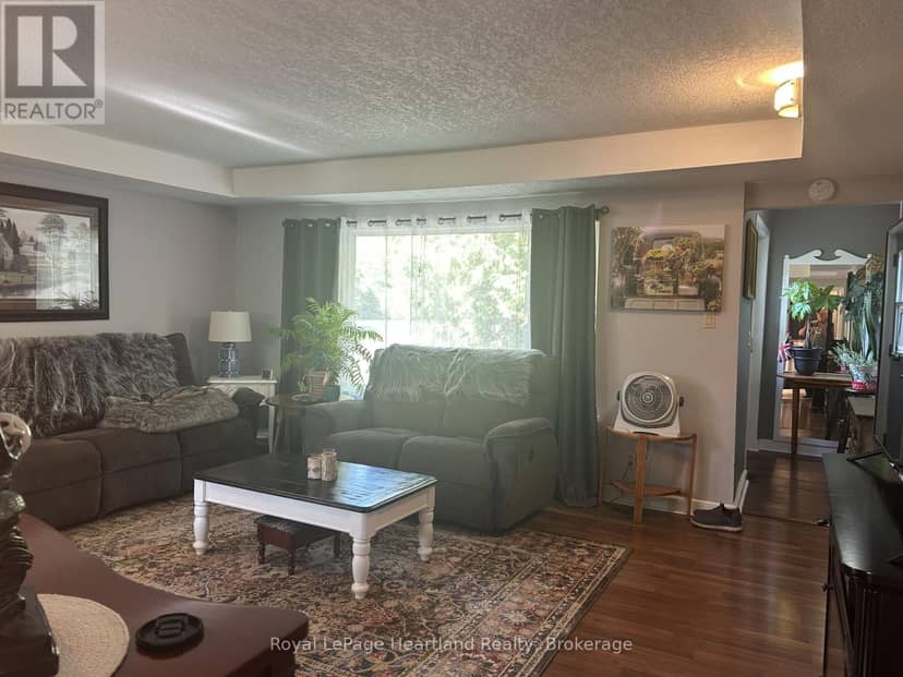 90 Mary Street, North Huron, photo 3