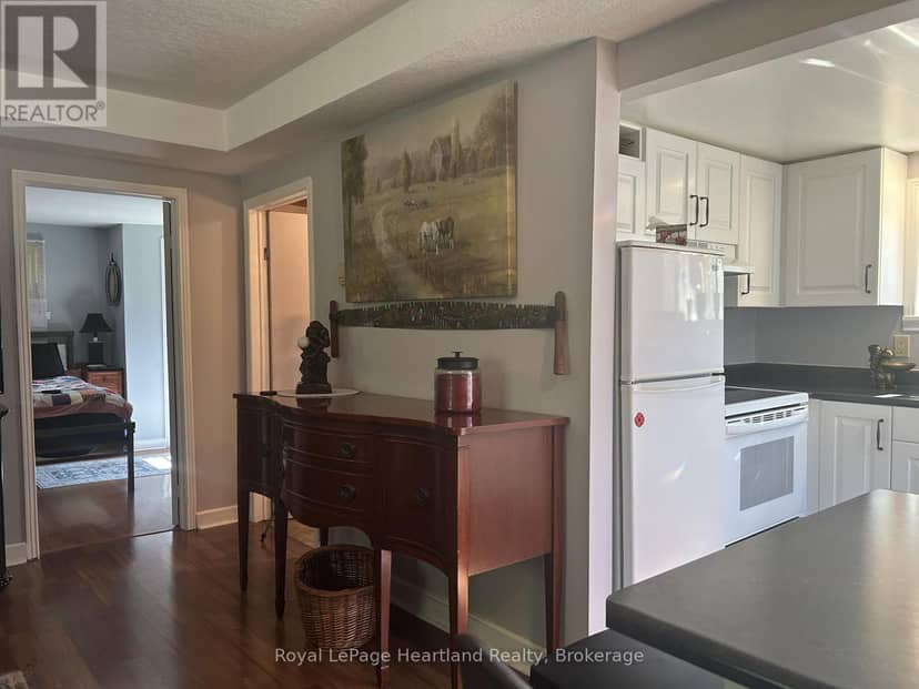 90 Mary Street — photo 9 of 40