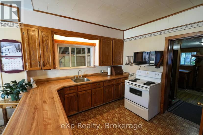778 8th Avenue E — photo 10 of 40