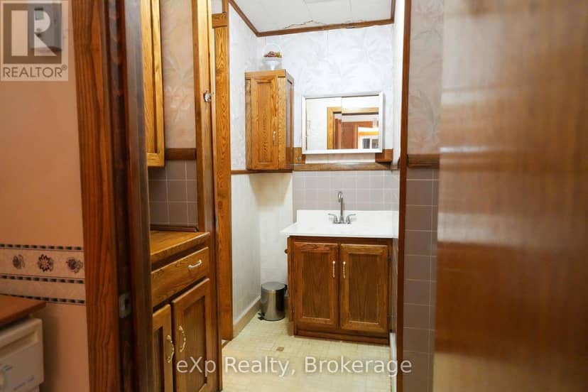 778 8th Avenue E — photo 12 of 40