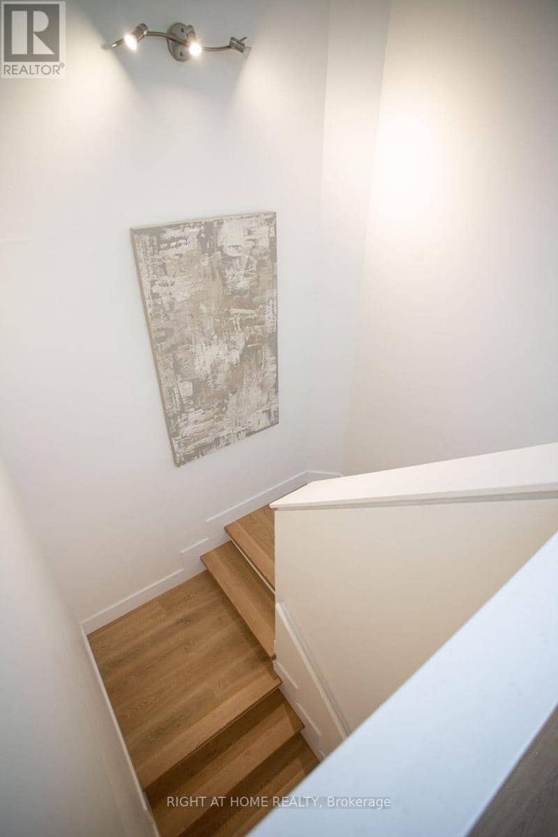 207 - 580 Mary Street E — photo 16 of 30