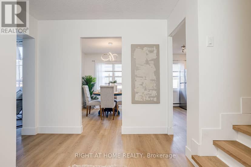 207 - 580 Mary Street E, Whitby, photo 2