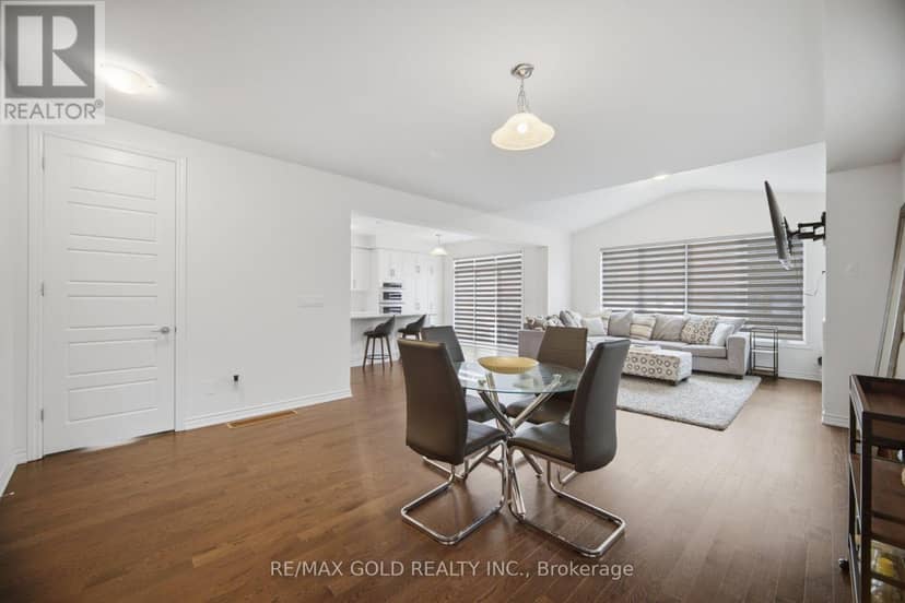 426 Coronation Road — photo 10 of 40