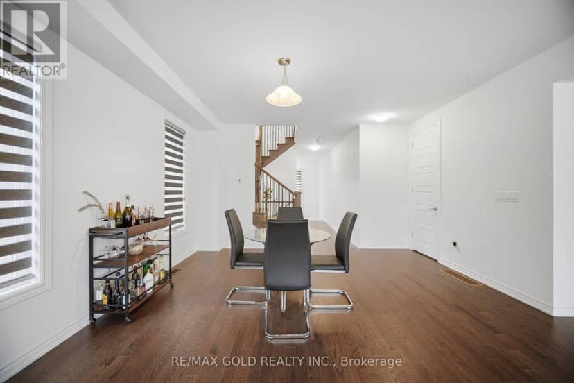 426 Coronation Road — photo 9 of 40