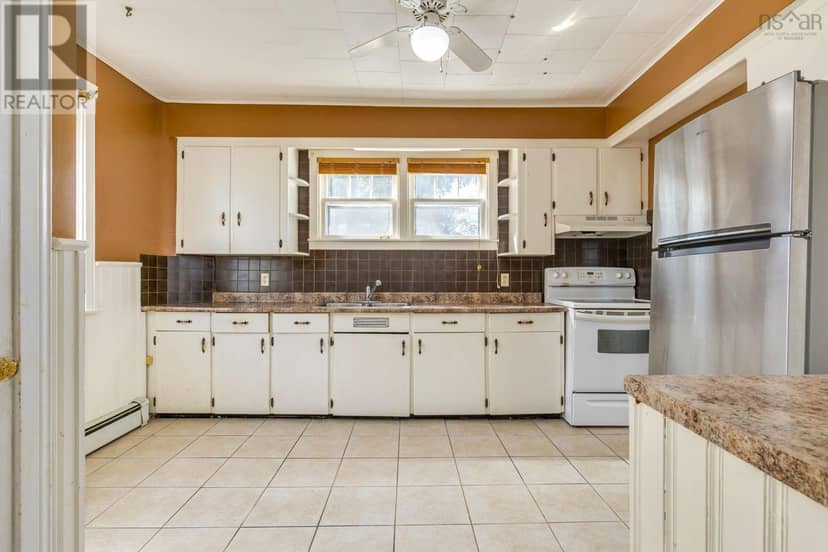 3326 Windsor Street — photo 11 of 30