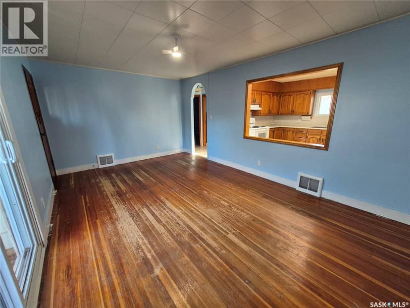 203 Loucks STREET — photo 9 of 32