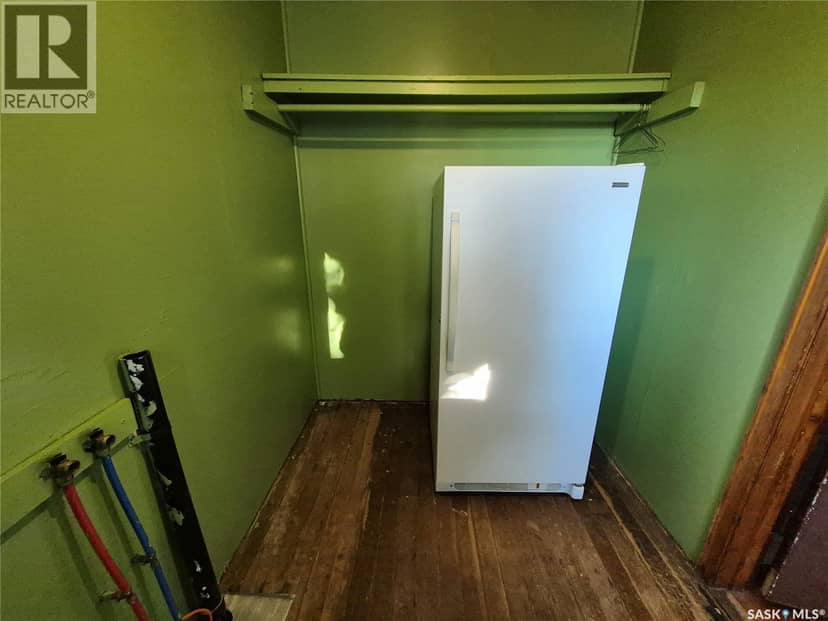203 Loucks STREET — photo 13 of 32