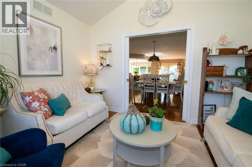10 MEADOWBROOK Court — photo 9 of 40