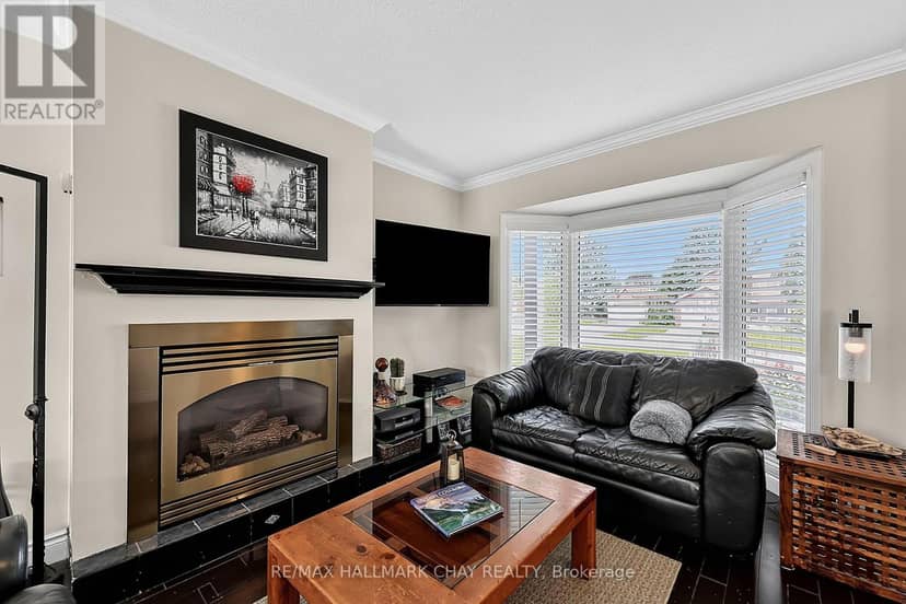 12 Grasett Crescent — photo 10 of 25
