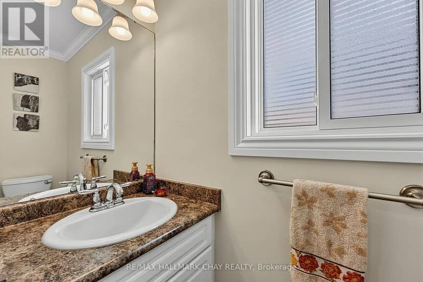 12 Grasett Crescent — photo 11 of 25
