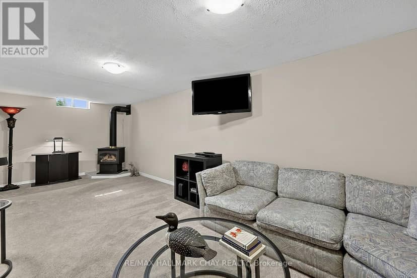 12 Grasett Crescent — photo 18 of 25