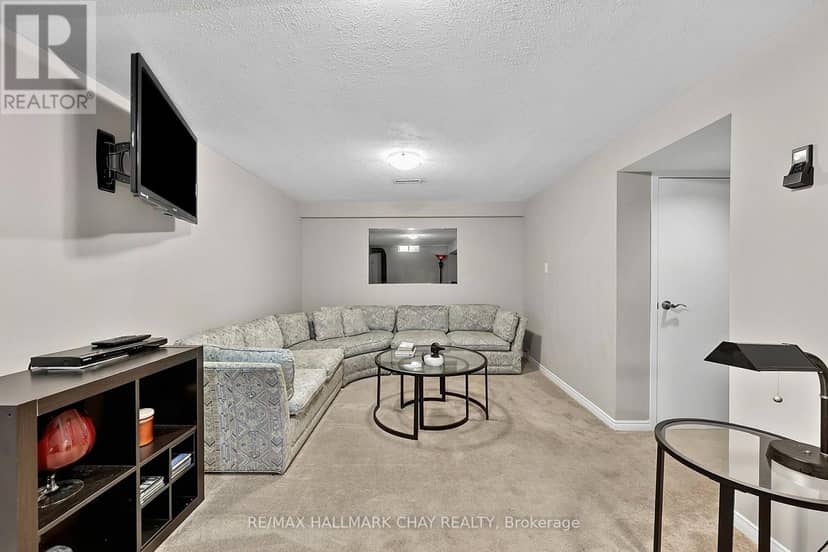 12 Grasett Crescent — photo 19 of 25