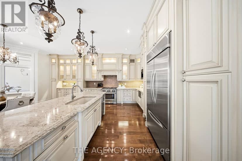1098 Lakeshore Road W — photo 12 of 40