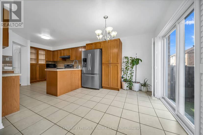 73 Crown Victoria Drive — photo 17 of 38