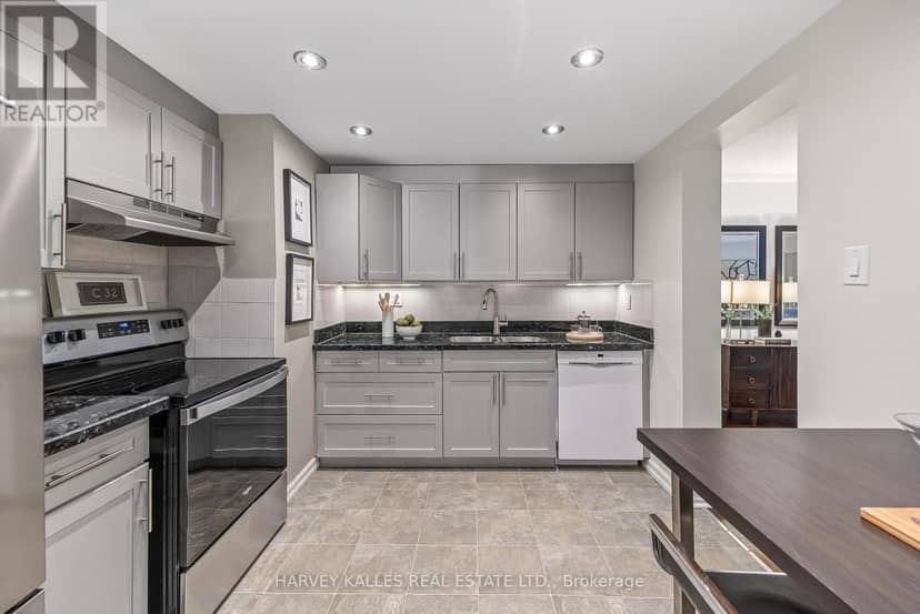 C32 - 300 Mill Road, Toronto, photo 7