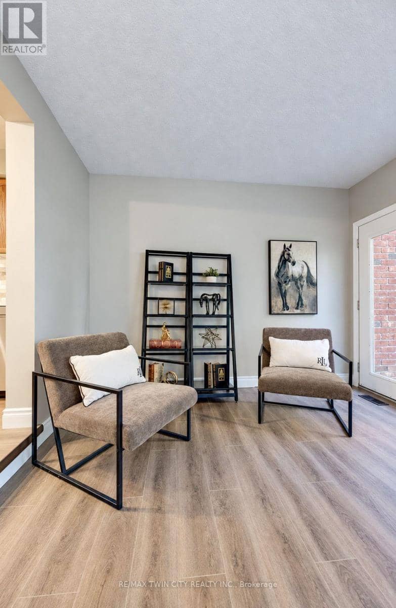 457 Annapolis Court, Waterloo, photo 6