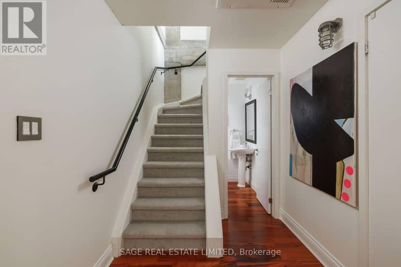 402 - 261 King Street E — photo 6 of 40