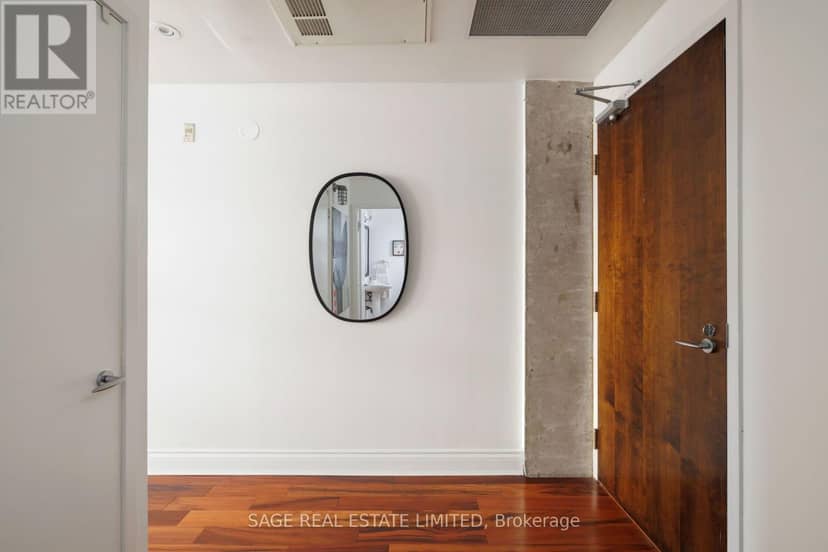 402 - 261 King Street E — photo 4 of 40