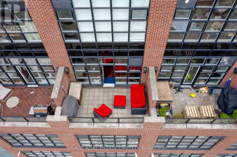 402 - 261 King Street E — photo 2 of 40