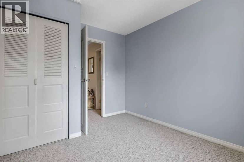 216 B Royal Avenue — photo 24 of 34