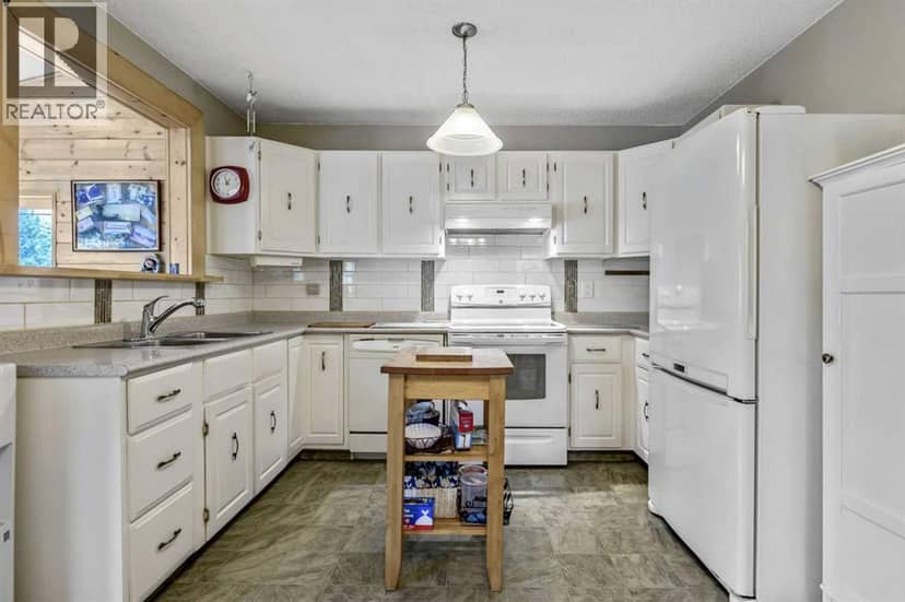 216 B Royal Avenue — photo 10 of 34