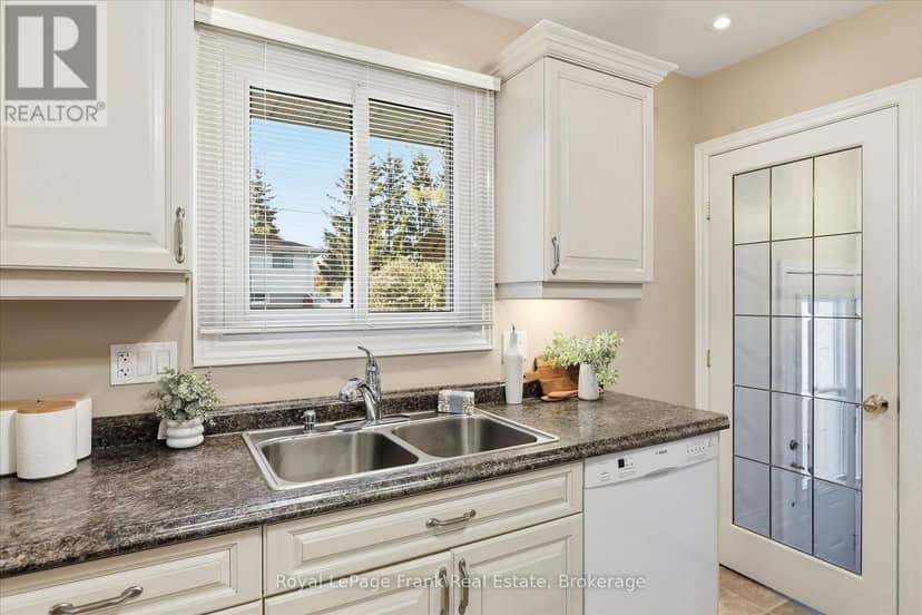 362 Simons Avenue — photo 15 of 40
