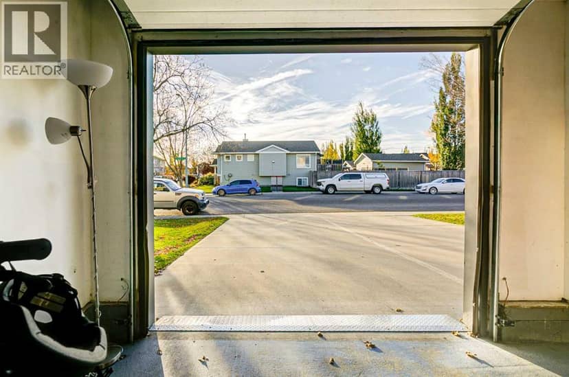 2, 105 Silkstone Road W — photo 37 of 39