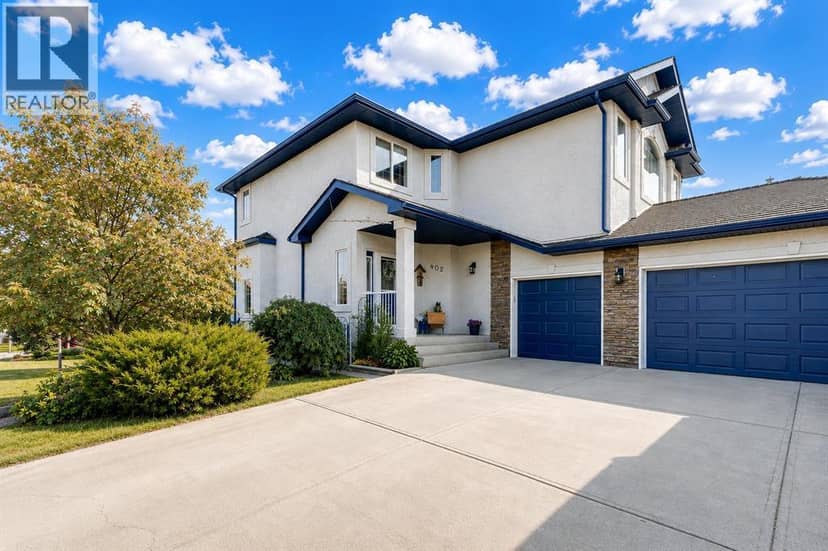 402 Fairways Mews NW, Airdrie, photo 2