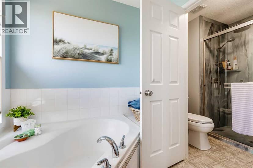 402 Fairways Mews NW — photo 25 of 40