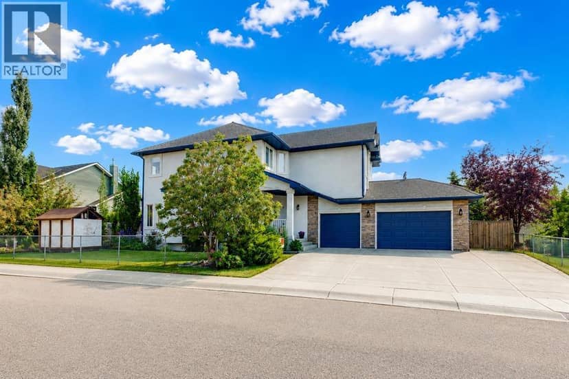 402 Fairways Mews NW, Airdrie