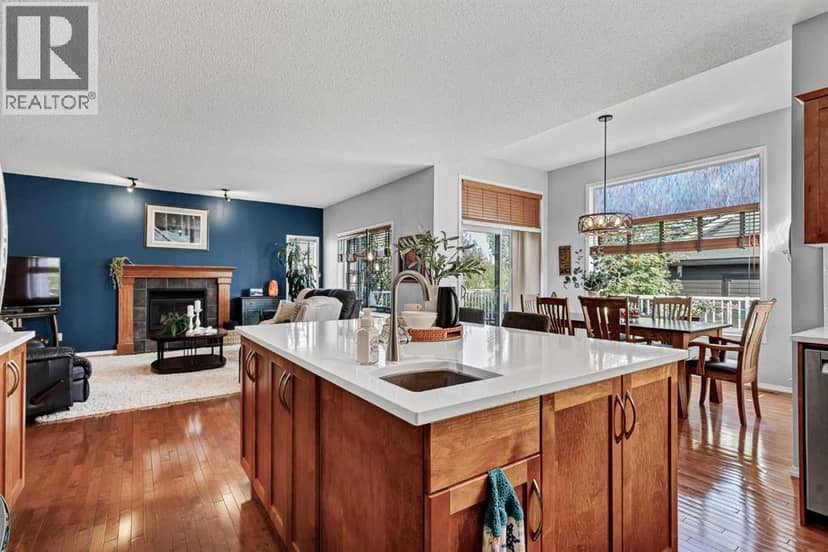 402 Fairways Mews NW — photo 10 of 40