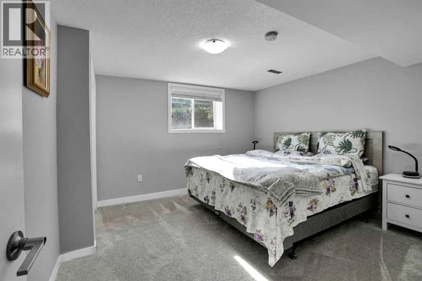 1115 Marcombe Crescent NE — photo 37 of 40
