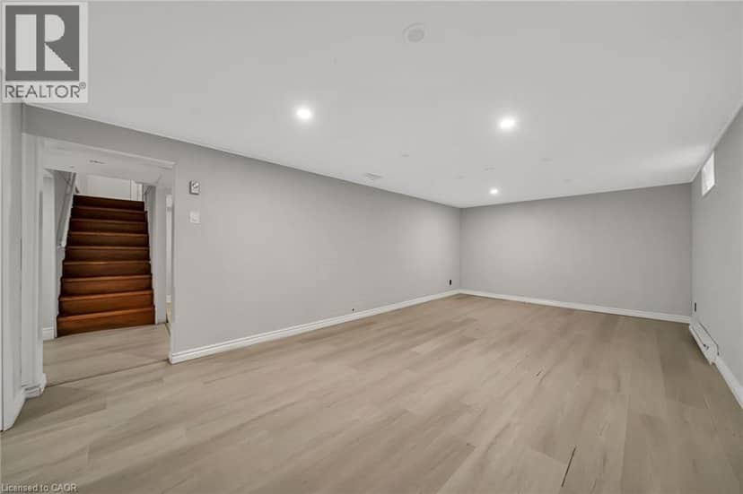 284 CEDAR Crescent — photo 35 of 40