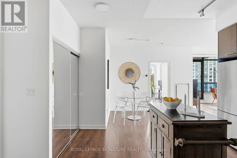 2009 - 500 Sherbourne Street, Toronto, photo 2