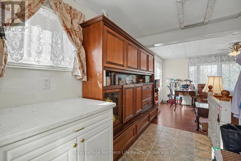 196 Railway Street — photo 13 of 29