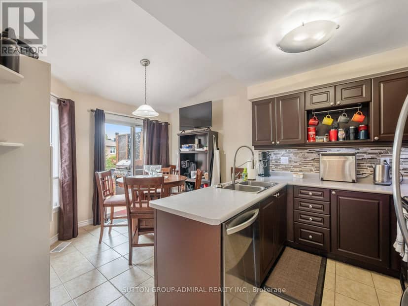 267 Warner Crescent — photo 12 of 40