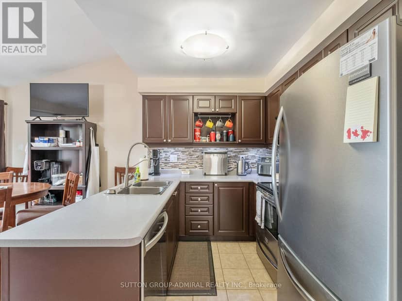 267 Warner Crescent — photo 13 of 40