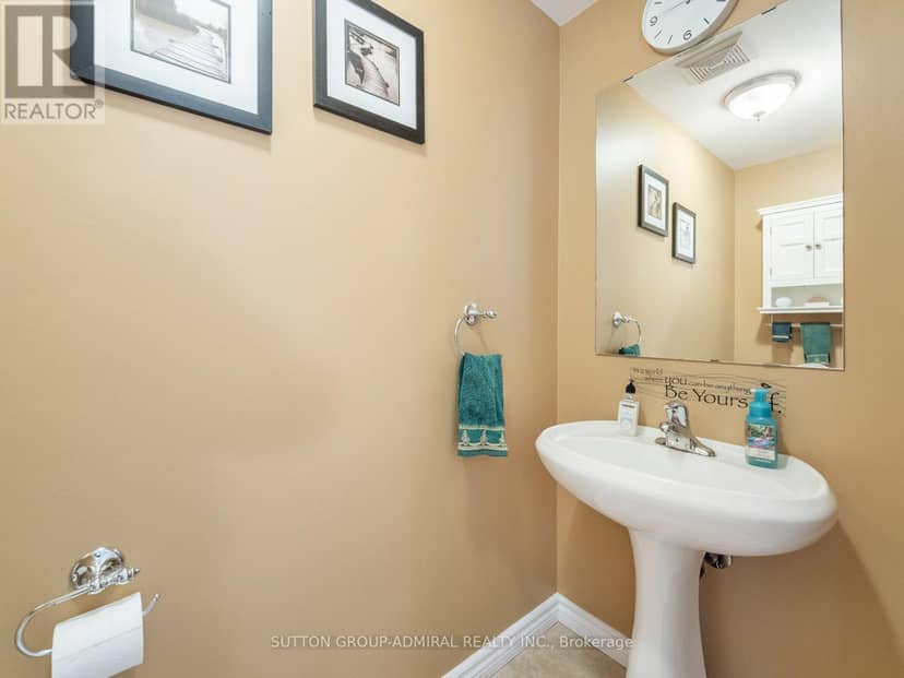 267 Warner Crescent — photo 18 of 40
