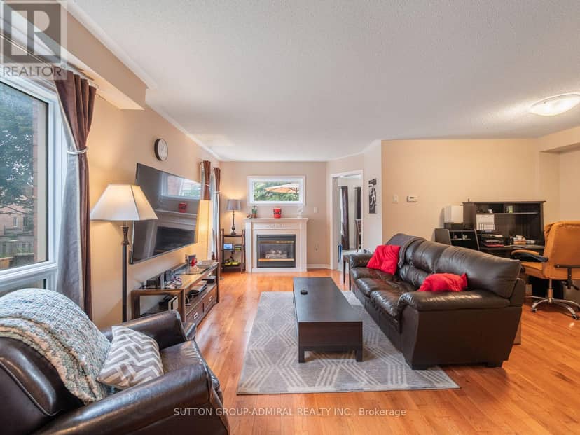 267 Warner Crescent, Newmarket, photo 3