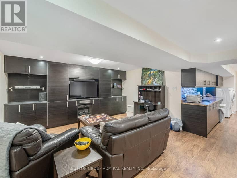267 Warner Crescent — photo 33 of 40