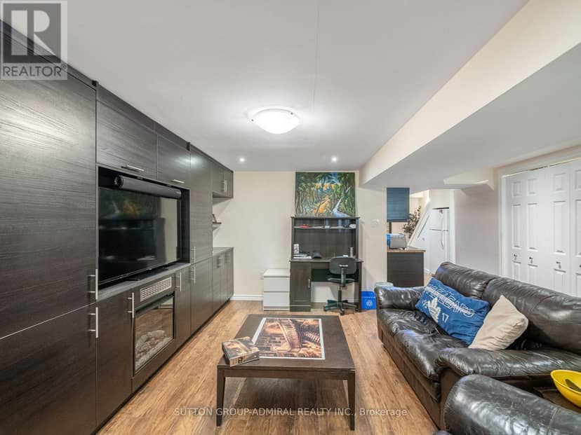 267 Warner Crescent — photo 34 of 40