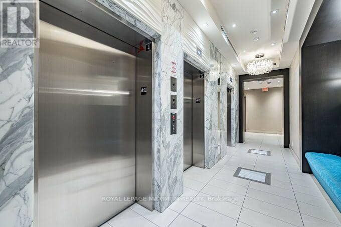 219B - 9600 Yonge Street — photo 10 of 40