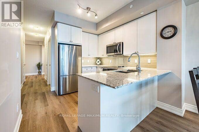 219B - 9600 Yonge Street — photo 27 of 40