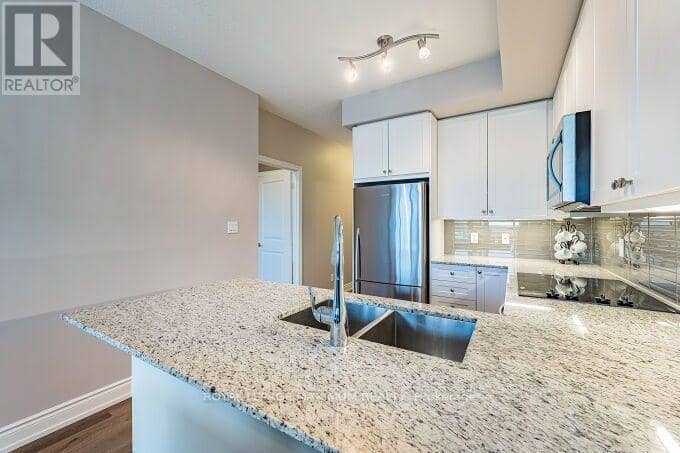 219B - 9600 Yonge Street — photo 29 of 40